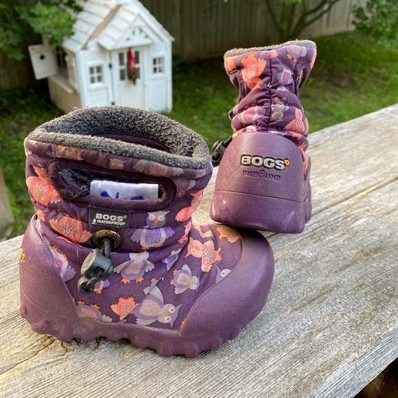 Bogs with pretty purple and pink owl print. B-moc style. Waterproof. Size C6/7 - Picture 2 of 6